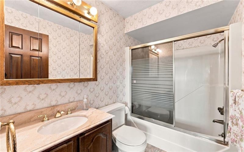 380 Helen Ave, Monessen, 15062, 4 Bedroom Bedrooms, 9 Room Rooms,3.1 BathroomBathrooms,Residential,For Sale,Helen Ave,1767915