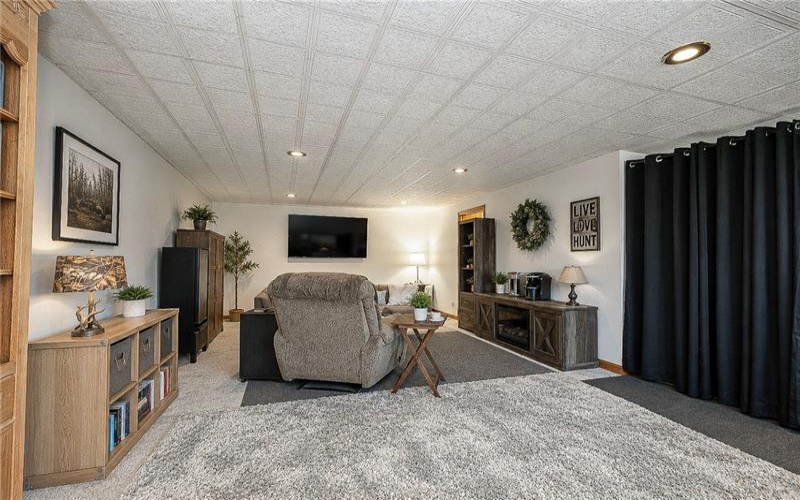 400 Walker Lane, Washington, 15301, 6 Bedrooms Bedrooms, 14 Rooms Rooms,4 BathroomsBathrooms,Residential,For Sale,Walker Lane,1767936