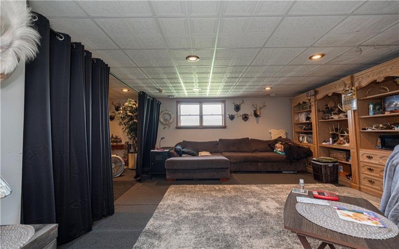 400 Walker Lane, Washington, 15301, 6 Bedrooms Bedrooms, 14 Rooms Rooms,4 BathroomsBathrooms,Residential,For Sale,Walker Lane,1767936