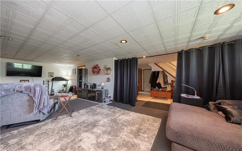 400 Walker Lane, Washington, 15301, 6 Bedrooms Bedrooms, 14 Rooms Rooms,4 BathroomsBathrooms,Residential,For Sale,Walker Lane,1767936