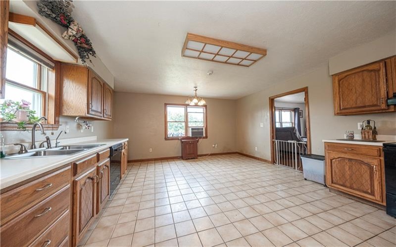 400 Walker Lane, Washington, 15301, 6 Bedrooms Bedrooms, 14 Rooms Rooms,4 BathroomsBathrooms,Residential,For Sale,Walker Lane,1767936