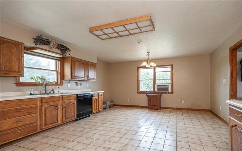400 Walker Lane, Washington, 15301, 6 Bedrooms Bedrooms, 14 Rooms Rooms,4 BathroomsBathrooms,Residential,For Sale,Walker Lane,1767936