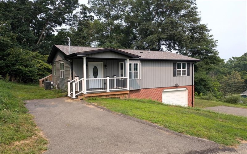 910 Burton, Youngwood, 15697, 3 Bedrooms Bedrooms, 5 Rooms Rooms,1.1 BathroomsBathrooms,Residential,For Sale,Burton,1766599