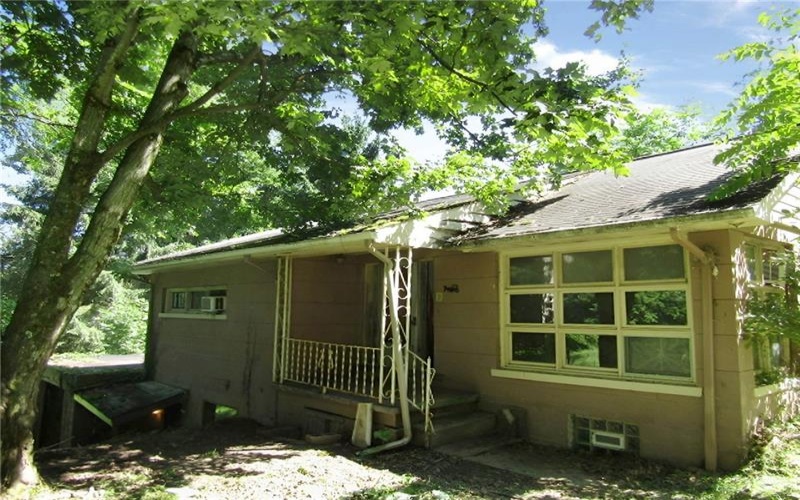 2511 7th St, New Kensington, 15068, 3 Bedrooms Bedrooms, 6 Rooms Rooms,2 BathroomsBathrooms,Residential,For Sale,7th St,1768128