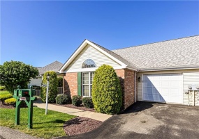 319 Overview Circle, Greensburg, 15601, 2 Bedrooms Bedrooms, 8 Rooms Rooms,3 BathroomsBathrooms,Residential,For Sale,Overview Circle,1768347