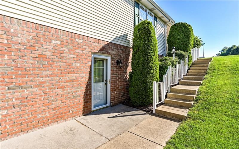 319 Overview Circle, Greensburg, 15601, 2 Bedrooms Bedrooms, 8 Rooms Rooms,3 BathroomsBathrooms,Residential,For Sale,Overview Circle,1768347