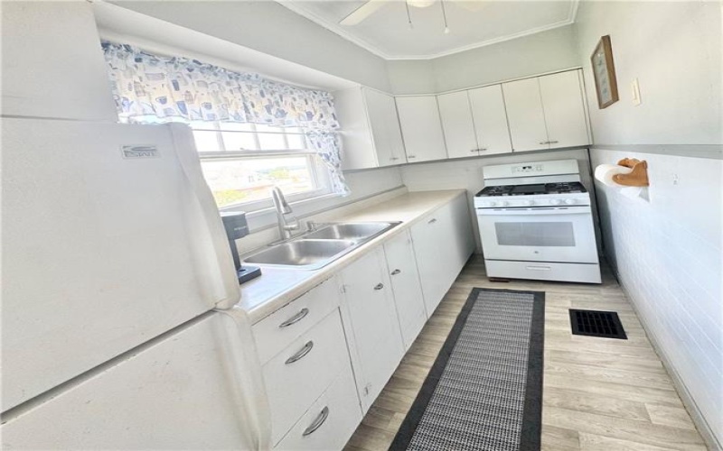510 Market St, Scottdale, 15683, 4 Bedroom Bedrooms, 7 Room Rooms,2.1 BathroomBathrooms,Residential,For Sale,Market St,1768353