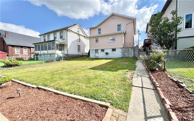 510 Market St, Scottdale, 15683, 4 Bedroom Bedrooms, 7 Room Rooms,2.1 BathroomBathrooms,Residential,For Sale,Market St,1768353