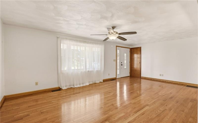 617 Stewart St, Berlin, 15530, 4 Bedrooms Bedrooms, 8 Rooms Rooms,3 BathroomsBathrooms,Residential,For Sale,Stewart St,1768419
