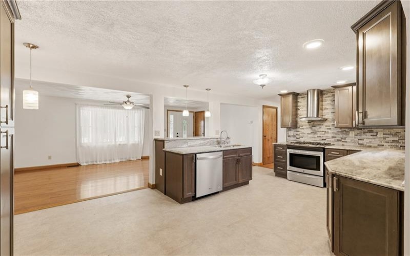 617 Stewart St, Berlin, 15530, 4 Bedrooms Bedrooms, 8 Rooms Rooms,3 BathroomsBathrooms,Residential,For Sale,Stewart St,1768419