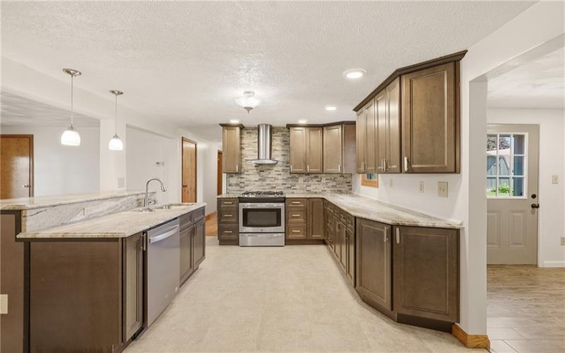 617 Stewart St, Berlin, 15530, 4 Bedrooms Bedrooms, 8 Rooms Rooms,3 BathroomsBathrooms,Residential,For Sale,Stewart St,1768419