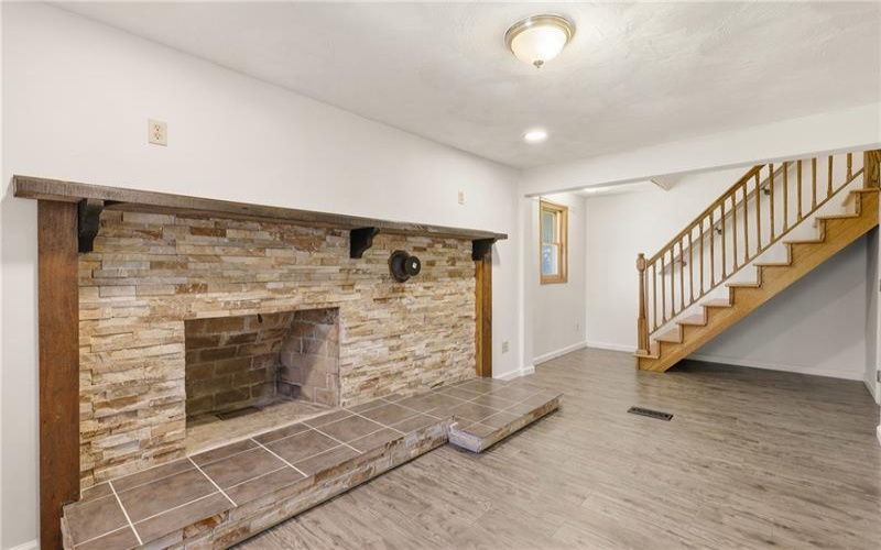 617 Stewart St, Berlin, 15530, 4 Bedrooms Bedrooms, 8 Rooms Rooms,3 BathroomsBathrooms,Residential,For Sale,Stewart St,1768419