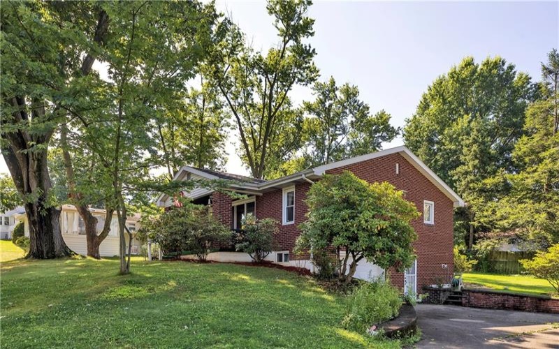 108 Fairview Street, Delmont, 15626, 3 Bedrooms Bedrooms, 8 Rooms Rooms,2 BathroomsBathrooms,Residential,For Sale,Fairview Street,1768373