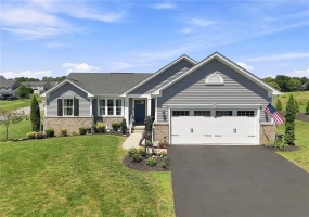 1006 Black Sands Dr, Jeannette, 15644, 4 Bedroom Bedrooms, 9 Room Rooms,3 BathroomBathrooms,Residential,For Sale,Black Sands Dr,1768489