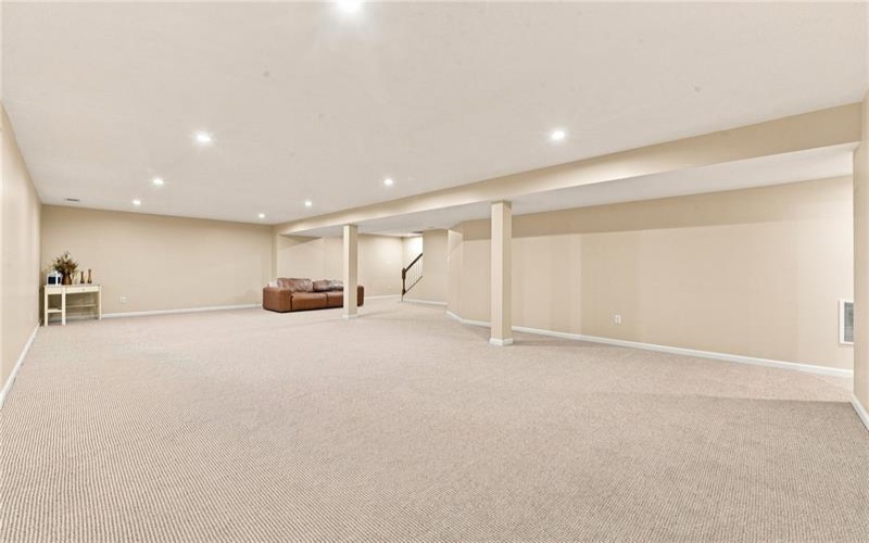 1006 Black Sands Dr, Jeannette, 15644, 4 Bedroom Bedrooms, 9 Room Rooms,3 BathroomBathrooms,Residential,For Sale,Black Sands Dr,1768489