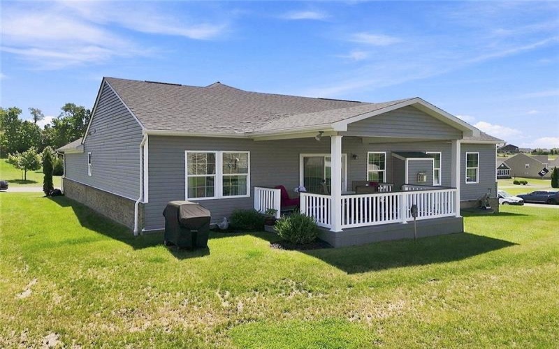 1006 Black Sands Dr, Jeannette, 15644, 4 Bedroom Bedrooms, 9 Room Rooms,3 BathroomBathrooms,Residential,For Sale,Black Sands Dr,1768489