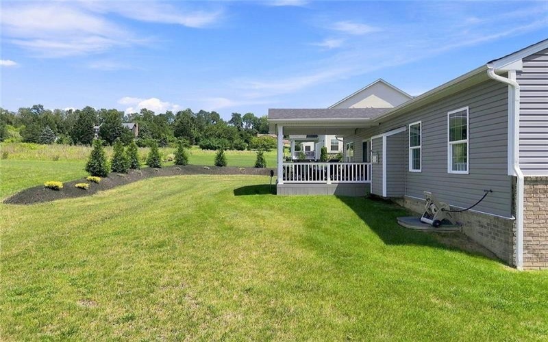1006 Black Sands Dr, Jeannette, 15644, 4 Bedroom Bedrooms, 9 Room Rooms,3 BathroomBathrooms,Residential,For Sale,Black Sands Dr,1768489