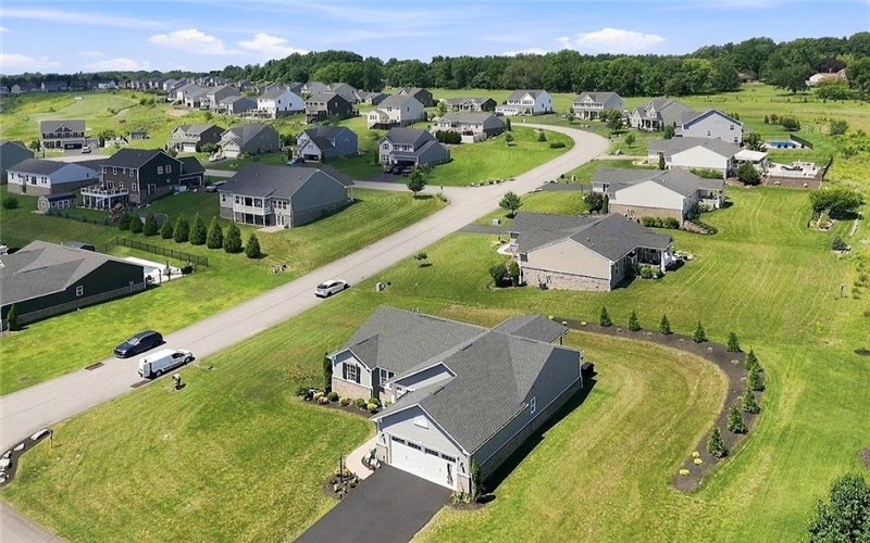 1006 Black Sands Dr, Jeannette, 15644, 4 Bedroom Bedrooms, 9 Room Rooms,3 BathroomBathrooms,Residential,For Sale,Black Sands Dr,1768489