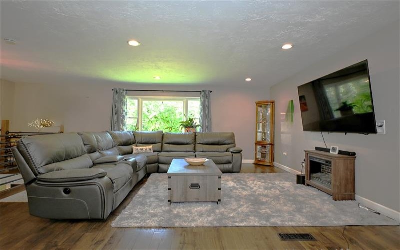 382 Fry Hollow, Hunker, 15639, 3 Bedroom Bedrooms, ,2 BathroomBathrooms,Residential,For Sale,Fry Hollow,1768605