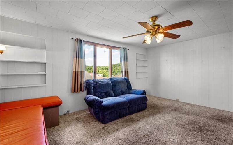 212 Center Ave, Mc Donald, 15057, 3 Bedrooms Bedrooms, 9 Rooms Rooms,1.1 BathroomsBathrooms,Residential,For Sale,Center Ave,1768404