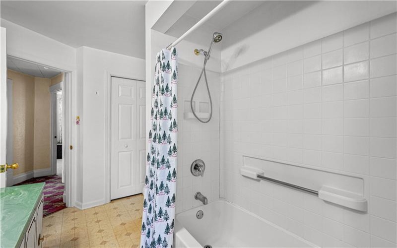 212 Center Ave, Mc Donald, 15057, 3 Bedrooms Bedrooms, 9 Rooms Rooms,1.1 BathroomsBathrooms,Residential,For Sale,Center Ave,1768404