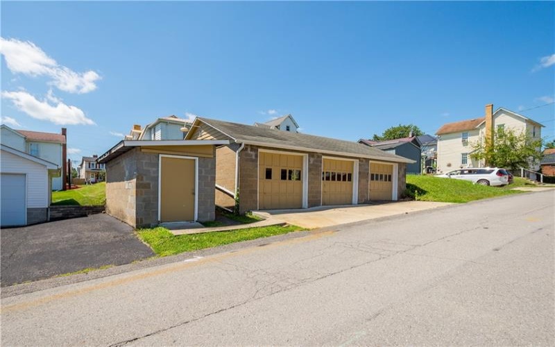 212 Center Ave, Mc Donald, 15057, 3 Bedrooms Bedrooms, 9 Rooms Rooms,1.1 BathroomsBathrooms,Residential,For Sale,Center Ave,1768404
