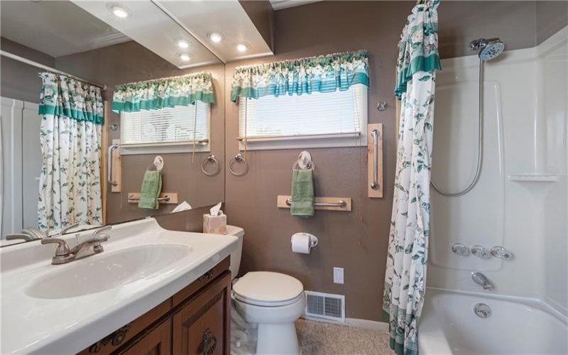 116 Schaffer Ave, Charleroi, 15022, 3 Bedrooms Bedrooms, 13 Rooms Rooms,2.1 BathroomsBathrooms,Residential,For Sale,Schaffer Ave,1768441