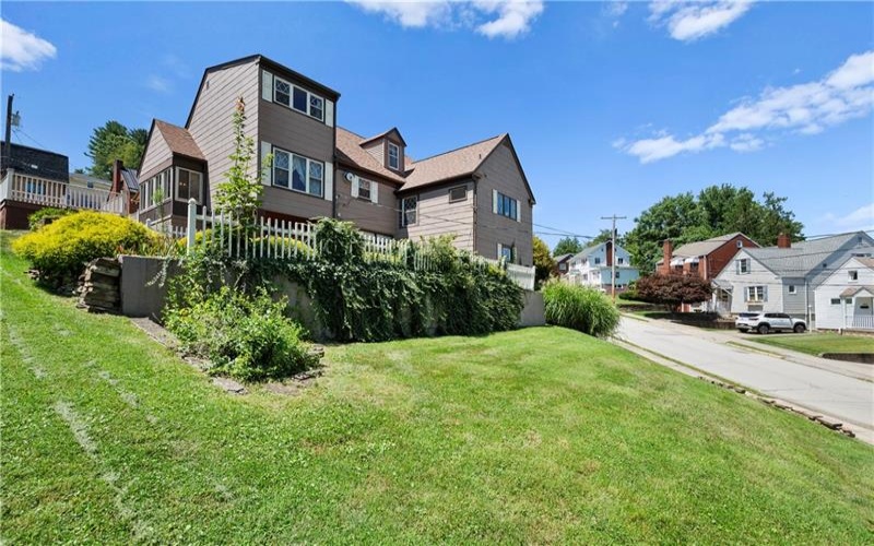 116 Schaffer Ave, Charleroi, 15022, 3 Bedrooms Bedrooms, 13 Rooms Rooms,2.1 BathroomsBathrooms,Residential,For Sale,Schaffer Ave,1768441