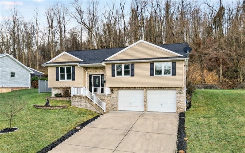 42 Norton Drive, Finleyville, 15332, 3 Bedrooms Bedrooms, 8 Rooms Rooms,2.1 BathroomsBathrooms,Residential,For Sale,Norton Drive,1753852
