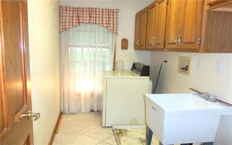 126 Surrey Drive, Canonsburg, 15317, 4 Bedrooms Bedrooms, 11 Rooms Rooms,4.1 BathroomsBathrooms,Residential,For Sale,Surrey Drive,1768429