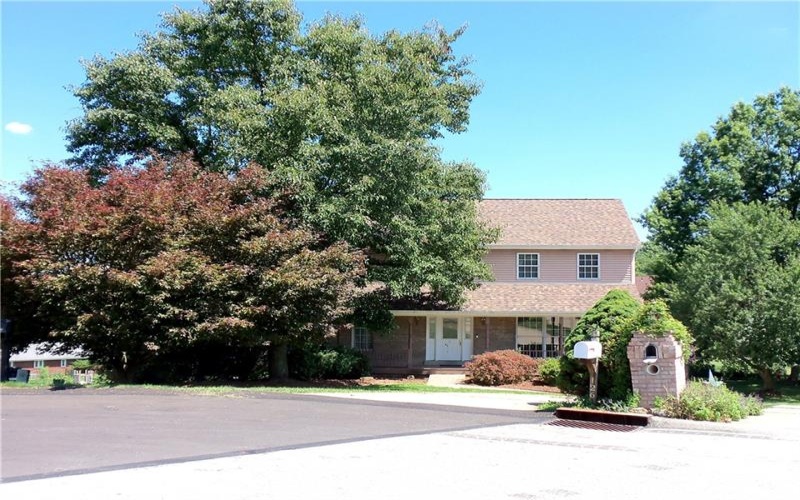 126 Surrey Drive, Canonsburg, 15317, 4 Bedrooms Bedrooms, 11 Rooms Rooms,4.1 BathroomsBathrooms,Residential,For Sale,Surrey Drive,1768429