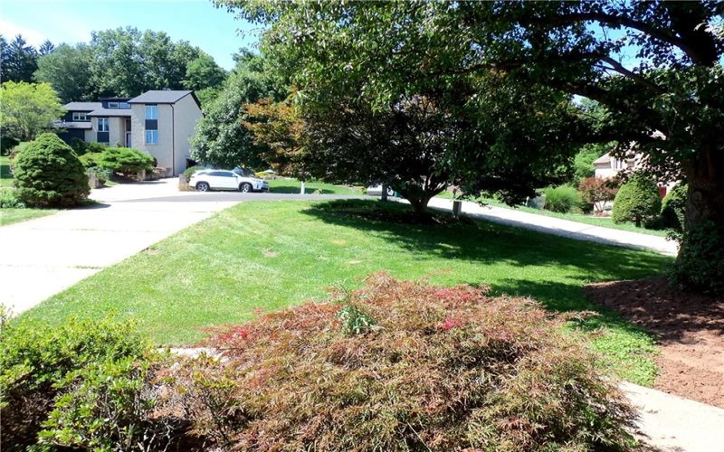 126 Surrey Drive, Canonsburg, 15317, 4 Bedrooms Bedrooms, 11 Rooms Rooms,4.1 BathroomsBathrooms,Residential,For Sale,Surrey Drive,1768429