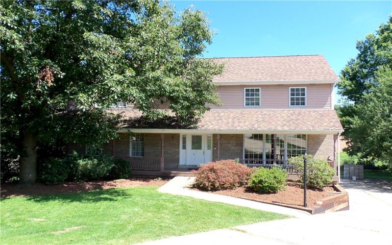 126 Surrey Drive, Canonsburg, 15317, 4 Bedrooms Bedrooms, 11 Rooms Rooms,4.1 BathroomsBathrooms,Residential,For Sale,Surrey Drive,1768429