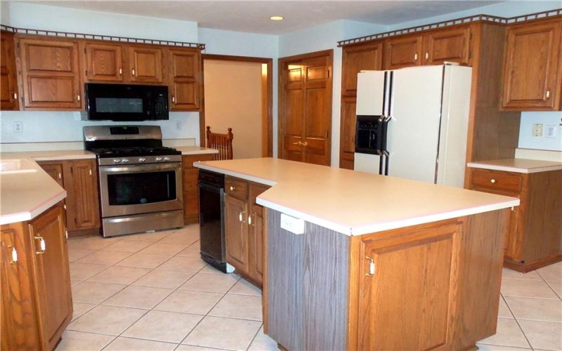 126 Surrey Drive, Canonsburg, 15317, 4 Bedrooms Bedrooms, 11 Rooms Rooms,4.1 BathroomsBathrooms,Residential,For Sale,Surrey Drive,1768429