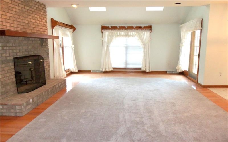 126 Surrey Drive, Canonsburg, 15317, 4 Bedrooms Bedrooms, 11 Rooms Rooms,4.1 BathroomsBathrooms,Residential,For Sale,Surrey Drive,1768429