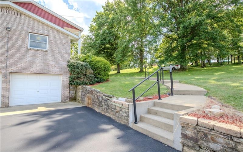 135 Willow St, Brownsville, 15417, 3 Bedrooms Bedrooms, 7 Rooms Rooms,2.1 BathroomsBathrooms,Residential,For Sale,Willow St,1768479