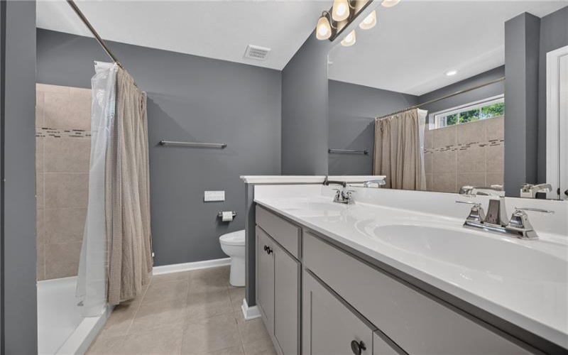 2263 Flint Dr, Washington, 15301, 3 Bedrooms Bedrooms, 8 Rooms Rooms,2.2 BathroomsBathrooms,Residential,For Sale,Flint Dr,1768619