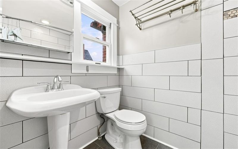 60 Fairmont Avenue, Washington, 15301, 4 Bedroom Bedrooms, 9 Room Rooms,2.2 BathroomBathrooms,Residential,For Sale,Fairmont Avenue,1768700