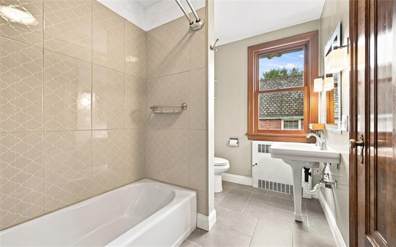 60 Fairmont Avenue, Washington, 15301, 4 Bedroom Bedrooms, 9 Room Rooms,2.2 BathroomBathrooms,Residential,For Sale,Fairmont Avenue,1768700