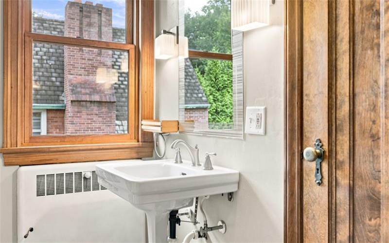 60 Fairmont Avenue, Washington, 15301, 4 Bedroom Bedrooms, 9 Room Rooms,2.2 BathroomBathrooms,Residential,For Sale,Fairmont Avenue,1768700
