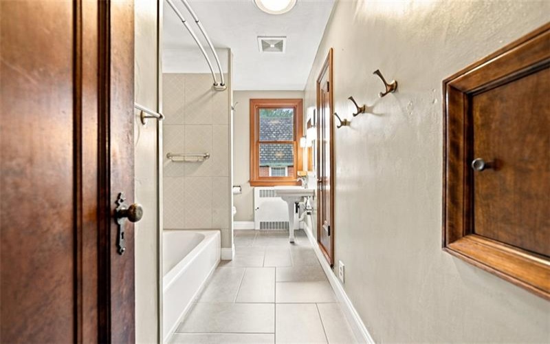 60 Fairmont Avenue, Washington, 15301, 4 Bedroom Bedrooms, 9 Room Rooms,2.2 BathroomBathrooms,Residential,For Sale,Fairmont Avenue,1768700