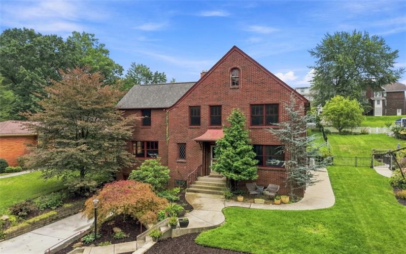 60 Fairmont Avenue, Washington, 15301, 4 Bedroom Bedrooms, 9 Room Rooms,2.2 BathroomBathrooms,Residential,For Sale,Fairmont Avenue,1768700