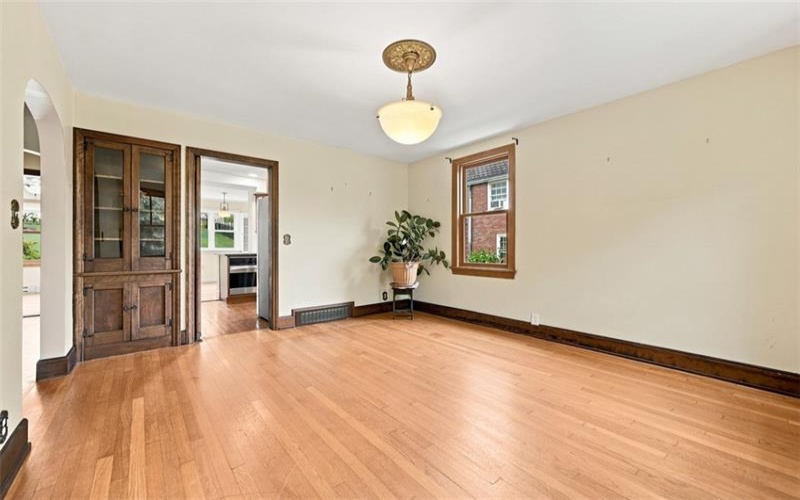 60 Fairmont Avenue, Washington, 15301, 4 Bedroom Bedrooms, 9 Room Rooms,2.2 BathroomBathrooms,Residential,For Sale,Fairmont Avenue,1768700