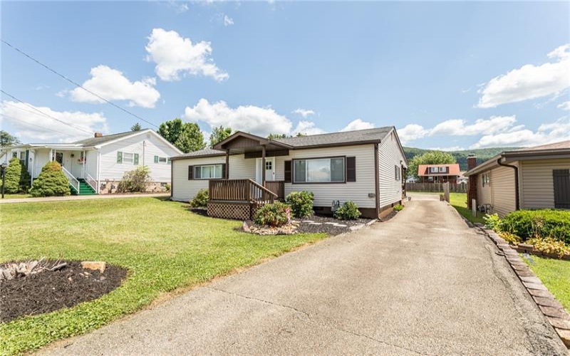 198 HOPWOOD -FAIRCHANCE RD, Uniontown, 15401, 3 Bedrooms Bedrooms, ,2 BathroomsBathrooms,Residential,For Sale,HOPWOOD -FAIRCHANCE RD,1768714