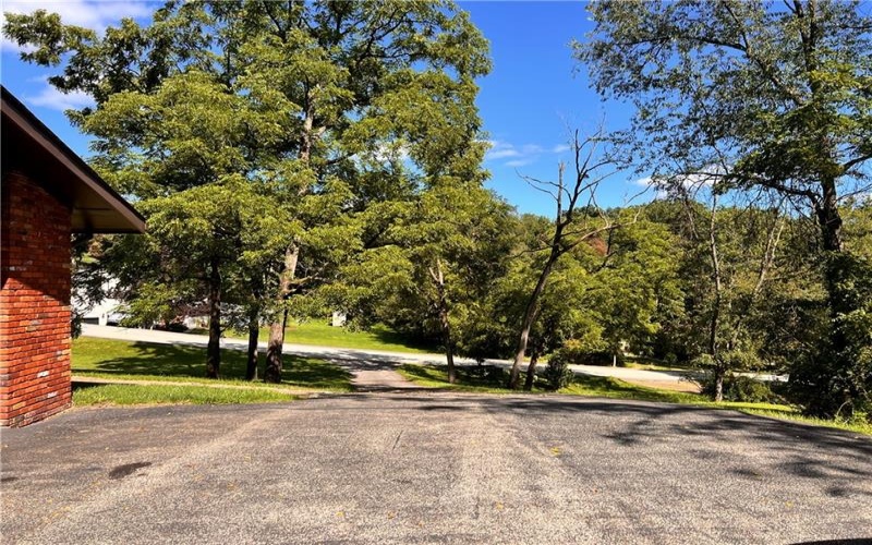 306 Black Walnut Dr, Greensburg, 15601, 4 Bedroom Bedrooms, ,3 BathroomBathrooms,Residential,For Sale,Black Walnut Dr,1768779