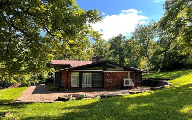 306 Black Walnut Dr, Greensburg, 15601, 4 Bedroom Bedrooms, ,3 BathroomBathrooms,Residential,For Sale,Black Walnut Dr,1768779