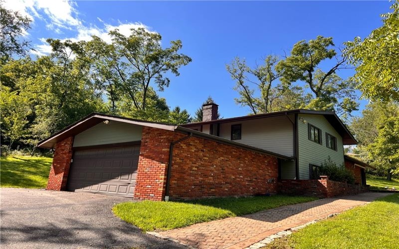 306 Black Walnut Dr, Greensburg, 15601, 4 Bedroom Bedrooms, ,3 BathroomBathrooms,Residential,For Sale,Black Walnut Dr,1768779