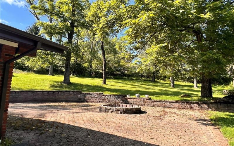 306 Black Walnut Dr, Greensburg, 15601, 4 Bedroom Bedrooms, ,3 BathroomBathrooms,Residential,For Sale,Black Walnut Dr,1768779