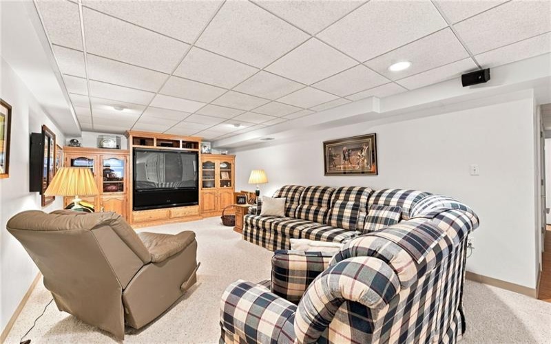 9551 DOWNING PLACE, IRWIN, 15642, 4 Bedroom Bedrooms, 10 Room Rooms,3.1 BathroomBathrooms,Residential,For Sale,DOWNING PLACE,1768786