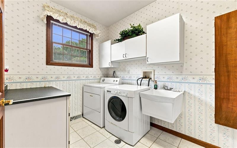 9551 DOWNING PLACE, IRWIN, 15642, 4 Bedroom Bedrooms, 10 Room Rooms,3.1 BathroomBathrooms,Residential,For Sale,DOWNING PLACE,1768786